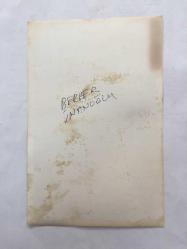 YEŞİLÇAM'IN ÜNLÜ YAPIMCISI BERKER İNANOĞLU'NUN ORİJİNAL 2'Lİ FOTOĞRAF SETİ - 18 x 12 cm EBADINDA - BERKER İNANOĞLU ELİNDE SİGARASINI TUTTUĞU ANLARDA KONUŞURKEN ÇEKİLMİŞ 2 FARKLI FOTOĞRAF