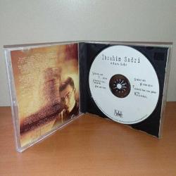 CD İbrahim Sadri adam gibi albümü. Orijinal. Sorunsuz çalışıyor.