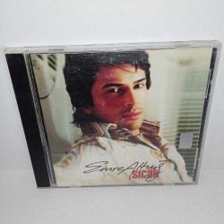 Cd Emre Altuğ sıcak albümü. Orijinal. Dinlemeyi etkilemeyen çizikler var. Sorunsuz çalışıyor.