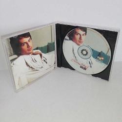 Cd Emre Altuğ sıcak albümü. Orijinal. Dinlemeyi etkilemeyen çizikler var. Sorunsuz çalışıyor.