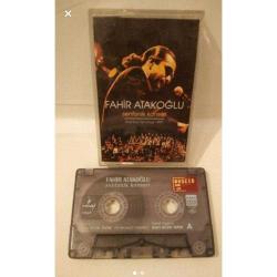 Kaset Fahir Atakoğlu İstanbul 1997 senfonik konseri. Orijinal. Sorunsuz çalışıyor.