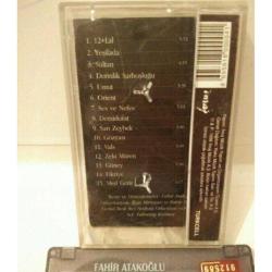Kaset Fahir Atakoğlu İstanbul 1997 senfonik konseri. Orijinal. Sorunsuz çalışıyor.