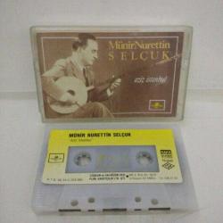 Kaset Münir Nurettin Selçuk Aziz İstanbul. Sticerda hafif deforme var. Orijinal. Sorunsuz çalışıyor.