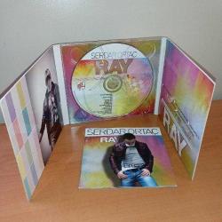 CD Serdar Ortaç Ray albümü. Orijinal. Sorunsuz çalışıyor.