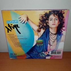 Cd Atiye Budur albümü. Dinlemeyi etkilemeyen çizikler var. Orijinal. Sorunsuz çalışıyor.