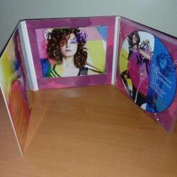 Cd Atiye Budur albümü. Dinlemeyi etkilemeyen çizikler var. Orijinal. Sorunsuz çalışıyor.