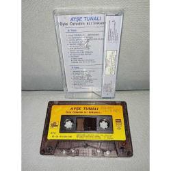 Kaset Ayşe Tunalı, Öyle Özledim ki / İmkansız Albümü. 1989 Kağıt Baskı. Orijinal. Sorunsuz çalışıyor. Kasette yazı var.