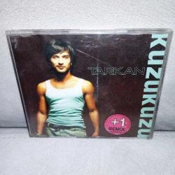 Cd Tarkan kuzu kuzu remix albüm. Dinlemeyi etkilemeyen çizikler var. Orijinal. Sorunsuz çalışıyor.