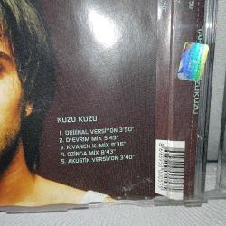 Cd Tarkan kuzu kuzu remix albüm. Dinlemeyi etkilemeyen çizikler var. Orijinal. Sorunsuz çalışıyor.