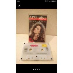 Kaset Ayşe Mine Bende Seni Albümü. Orijinal. Sorunsuz çalışıyor.
