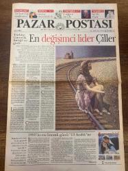 PAZAR POSTASI GAZETESİ DOĞUM GÜNÜ HEDİYESİ - 16 ARALIK 1995 - SAYI: 104 - TAM TAKIM 12 SAYFADIR -Tansu Çiller - Engin Altaş - Zeynep Çetinkaya - Hüseyin Kaplan - Mehmet Barlas - Murat Belge - Taha Akyol - Ferhat Şen - Duygu Güner - Zülfü Dicleli - Şeref Oğuz - Simon Holden - Ahmet Aydın - Mete Belovacıklı - Mesut Yılmaz - Cengiz Kuşçuoğlu - Türkiye Gümrük Birliği’ne girdi - En değişimci lider Çiller - 1995’in en önemli günü 13 Aralık’tır - Yabancı marka tutkusunu kırdık - Birinci Cumhuriyet’in askeri niteliği - Tek yeni dünyacı lider Çiller - İç Dinamik Dış Dinamik - Seçimde ve sonrasında ANAYOL - Şimdi bayram değil mücadele zamanı - Parlamento’da değişim rüzgarı - Basın kulisi - Mesut Yılmaz’ın liderlik vasfı yok - Tenisli zedelenmiştir - Çok kültürlü Türkiye yeni bir düzeni hak ediyor - Kıbrıs için Bosna formülü mü? - Komünizm dönerse katliam olur - Dönemler kervanı - Demokrasi’de çark bir süper - Hayatının dosyası - Polibüro silinmedi