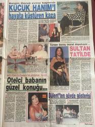HAFTASONU GAZETESİ DOĞUM GÜNÜ HEDİYESİ - 5 TEMMUZ 1991 - SAYI: 27 - 4 SAYFADIR -Fatih Ürek - Nilgün Belgün - Fikret Kuşkan - Murat Özal - Korutürk Özal - Korkut Özal - Semra Alkan - Nisa Sera Alkan - Hacı Murat Özal - Muazzez Abacı - Fatma Girik - Nilgün Belgün - Haldun Dormen - Fikret Kuşkan - Atilla Demircioğlu - Belgin Doruk - Oya Peri - Yılmaz Güney - Ferdi Özbeğen - Asuman Dabak - Fedon - Müjde Ar - Ahmet Özhan - Bülent Ersoy - Bill Clinton - Savaş Kalafat - Kısmetim Lucky - Şule Yüksel Şenler - Gönül Yazar - Asuman Dabak - Oya Peri - Talat Atilla - Cemil Özer - Şule Yüksel Şenler - Hülya Avşar - Şehrazat - Ercan Saatçi - Orhan Gencebay - Banu Alkan - İbrahim Tatlıses - Hakan Ural - Müzeyyen Senar - Nil Burak - Atilla Dorsay - Hülya Avşar - Aslı Şafak - Yılmaz Güney bana zorla sahip oldu - Bayan Fedon sabır taşı - Şöhretin bedeli - İlacınızı tanıyın - 9 soruda vitamin - Ünlüleri huysuza sorun - Olay oldum gece keyfi - Kısmetim Lucky aşk ihanet ve uyuşturucu - Fato’dan kardeşine ih