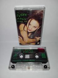 Kaset Özlem Tekin kime ne albümü. Orijinal. Kasette çalışmasını etkilemeyen çatlak var sorunsuz çalışıyor.