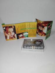 Kaset Şebnem Ferah perdeler albümü. Orijinal. Universal 2001 baskı. Sorunsuz çalışıyor. Koleksiyonluk