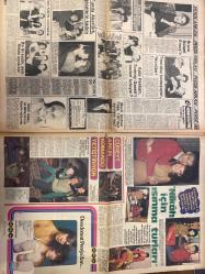 HAFTANIN SESİ GAZETESİ DOĞUM GÜNÜ HEDİYESİ - 18 MART 1983 - SAYI: 28 - TAM TAKIM 12 SAYFADIR -Müjde Ar-Orhan Gencebay-Emel Büyükgöl-Pembe Mutlu-Tarık Aktuğ-Gönül Alpay-Ferdi Tayfur-Bülent Ersoy-Ajda Pekkan-Cüneyt Arkın-Müjdat Gezen-Müzeyyen Senar-Venüs Heykelinden Hiç Farkı Yok-Müjde Ar’a Zam Geldi-Antalyalı Emel’in Rüyası Gerçek Oldu-Son Ümit Son Şans-Nikah İçin Isınma Turları-Cüneyt Arkın Komando Yetiştiriyor-Esrar Krizinden Sonra Alkol Koması-Bu Evde Bir Eksik Var-Kadınlar Neden Erkeklerden Daha Çabuk Sarhoş Oluyor-Kayak Hocasından Aşk Dersleri-Biz Siz Onlar-Azmi Ofluoglu-Julio Iglesias-Valtaire-Füsun Önal-Canan Leki-Fatih Özbay-Zeynep Hanım-Gülşen-Ömer Bey-Yıldız-Biz Siz Onlar-Yeniköylü Gençler Eğleniyor-Kadınlar Derneği’nden Şık Balosu-Gazeteciler Gecesi-İzmirli Çocuklarını Gezdiyorlar-İşler Tatil’e Bağlandı-Tayfun Bilsak Yaşına Bastı-Resim Sergisinde Üç Güzel-Yüzü Gülüyor-Tıp Bayramı Kutlandı-Başbaşa Bir Evlilik Yıldönümü-Gençler Yorgun-Damat Bey Kaynanasını Çok Seviyor-İntihar m