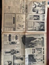 MODERN GAZETESİ DOĞUM GÜNÜ HEDİYESİ - 9 - 15 KASIM 1976 - SAYI: 267 - TAM TAKIM 8 SAYFADIR -Emel Sayın-Arzu Okay-Elvakim Kandidoğlu-Bülent Bilgiç-Nevin Nuray-Meseri Çetinel-Sevda Ferdağ-Seyyal Taner-Sevgi Yüce-Sevim Ulusoy-Güner Ümit-Fifi Göçünur-Atila Atasoy-Nazan Şoray-Suna Yıldızoğlu-Güner Perin-Tanju Okan-Yalçın Gülhan-Gönül Yazar-Yasemin Esmergül-Mesut Engin-Sadi Celil Cengiz-Meral Küçükerol-Gülümser Uğur-Metin Akpınar-Zeki Alasya-İskender Doğan-Zuhal Aktan-Zuhal Olcay-Hilton Oteli-Selami Şahin-Birsen Tezer-Zuhal Yorgancıoğlu-Yıldız Aslan  Bir tek film için 300 bin lira istedi-Filimcilerin ısrarı yüzünden Avrupa’ya doyamadan döndüm-Apayrı bir yeri var-Rahibeler fırtınası-Emel Sayın sinemada yeni burunla zafın yaptı-Festival sürprizi Seval Topçu’da yine iddialı-Sevda Ferdağ hâlâ güzelim diyor-Seyyal Taner yeniden sinemaya hız veriyor-Milyoner işadamı sevgilisinin 200 bin liralık hediyesini bu kez neden reddetti-Kim nerede nasıl eğleniyor-Güldüren karikatür-Göbetehan-Sır köşesi-Yara
