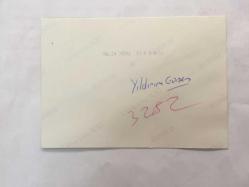 KLASİK TÜRK MÜZİĞİ SANATÇISI ve BESTECİ YILDIRIM GÜRSES'İN ORİJİNAL FOTOĞRAFI - 12,5 x 9 cm EBADINDA - YILDIRIM GÜRSES BİR MEKANDA KAHVE İÇERKEN ÇEKİLMİŞ BİR FOTOĞRAF