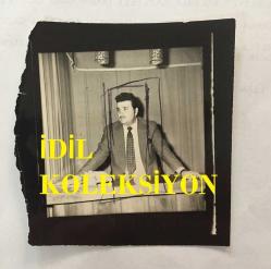 KLASİK TÜRK MÜZİĞİ SANATÇISI ve BESTECİ YILDIRIM GÜRSES'İN ORİJİNAL MİNİ BOY FOTOĞRAFI - 6 x 5 cm EBADINDA