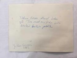 KLASİK TÜRK MÜZİĞİ SANATÇISI ve BESTECİ YILDIRIM GÜRSES'İN ORİJİNAL BÜYÜK BOY FOTOĞRAFI - 24 x 18 cm EBADINDA - YILDIRIM GÜRSES, AHMET ÖZHAN ve TÜRK SANAT MÜZİĞİNİN ÖNEMLİ İSİMLERİ ALMANYA BERLİN'DE TOPLUCA HATIRA POZU VERİRLERKEN ÇEKİLMİŞ BİR FOTOĞRAF