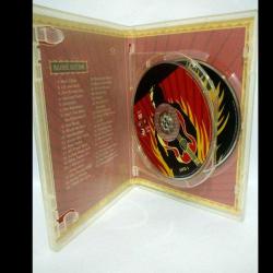 Dvd Sınırları Aşmak, Walk The Line, Orijinal. Türkçe Dublaj. 2 disk. Sorunsuz çalışıyor. DVD kabında DVD 1 i tutan plastikte kırık var. Detaylı resim eklendi.