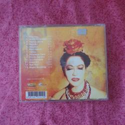 Nazan Öncel / Yan Yana Fotoğraf Çektirelim