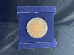 TÜRKİYE CUMHURİYETİ’NİN 100. YILI – BRONZ HATIRA SİKKESİ (DARPHANE ÖZEL BASIM) ve Özel Kadife Kutusu