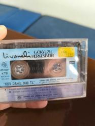 ZÜLFÜ LİVANELİ - GÖKYÜZÜ HERKESİNDİR ( KASET ) konuk sanatçı: SEZEN AKSU