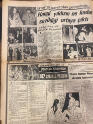 MODERN GAZETESİ DOĞUM GÜNÜ HEDİYESİ - 3 - 11 MART 1975 - TAM TAKIM 8 SAYFADIR -Neşe Güngör-Özden Yüce-Tülay-Aysel İpar-Ekrem Bora-Yaşar Özel-Helga Sevisiyar-Türkan Şoray-Cüneyt Arkın-Filiz Akın-Tarık Akan-Ayhhan Işık-H. Koçyiğit-Fatma Girik-Kadir İnanır-Neriman Köksal-Azmi Nihad-Deniz Günal-Yüksel Özhasap-A. Rıza Binboğa-Müjdat Gezen-Süleyman Turan-Hayko-René Andre-Roberto Loro-Serpil Barlas-Asu Maralman-Mimi-Hulusi Tunca-Hülya Saygın Delisin-Cici Kızlar-Çok sıkı fıkı dost oldular-Sağlık ve beslenme-Modern seks kılavuzu-Hayko’da tenzilat-Niye çattın kaşlarını Geceler-İkimiz bir fidanız Son ümidim-Beyrut’a giderken yolunu şaşırıp Adana’ya düştü-Artık korkmuyorum-Hangi yıldızın ne kadar sevildiği ortaya çıktı-Türkan Şoray DEV Şölen’in kraliçesiydi-Osmanlı Sarayında 102 çocuklu padişah-21 yaşındaki foto model soyunarak milyoner oldu-Hem şantöz hem de boğa güreşçisi-2 milyon lira toplandı-Birbirimizi tanıyalım-Pop müzik-Plak dünyasından-Plakların yarışı-Kısa haberler-Yarası olan gocunur-Kö