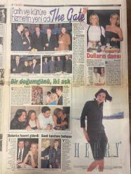 HAFTASONU GAZETESİ DOĞUM GÜNÜ HEDİYESİ - 3 MAYIS 2000 - SAYI: 18 - TAM TAKIM 20 SAYFADIR -Emrah-Ebru Çolak-Tayfun-Seren Serengil-Ali Ramazanoğlu-Cenk Tezel-M. Ali Alabora-Aylin Güler-Mehmet Çumbul-Doğa Rutkay-Deniz Akkaya-Refah Yücel-Hilal Özgür-Banu Koçoğlu-Nuran Bayer-Levent Narınç-Haydar Dümen-Ferhan Erdoğan-Cemil Çakır-Zeki-Adnan Şenses-Gülşen Yavuzer-Ayşel Gürel-Müjdat Gezen-Gül Erda-Yalçın Balcı-Nesrin Tekcan-Alı Kurtur-Şenel Şen-Füsun Denizcan-Gonca Ahmet-Nazlı Denizci-Suat Ekiz-Hayri Yazıcı-Bahar Hasim-Dilara Gellert-Türkan Uzel-Okan Demir-Tuğba Pekşen-Ali Karacan-Banu Can  İşte Emrah’la çocuğunun annesinin ilk fotoğrafı-Babalık öyküsü-Aniden ortaya çıkan sürpriz baba-Çocuğun babası %99.77 Emrah’tır-Seren Serengil’den geciken itiraf Evet Ali ile beraberim-Artık gizlenmiyorlar-Ali Ramazanoğlu Seren yüzünden nişanlısından ayrıldı-Alışan tüp baba-Yılan hikayesi yollarda-Demet’in beden sorunu-Yarım asırlık jübile-Trafik canavarlığından kurtuldu ehliyet Tülin’e kaldı-Ruhsar’a çıplak