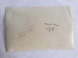 TÜRK HALK MÜZİĞİ SANATÇISI AHMET SEZGİN'İN ORİJİNAL FOTOĞRAFI - 18 x 12 cm EBADINDA - AHMET SEZGİN SAHNEDE SAZCILARIN ÖNÜNDE TÜRKÜ OKURKEN ÇEKİLMİŞ BİR KARE