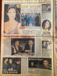 HAFTASONU GAZETESİ DOĞUM GÜNÜ HEDİYESİ - 15 MART 2000 - SAYI: 11 - TAM TAKIM 16 SAYFADIR -Selin Toktay-Sergen Yalçın-Hülya Avşar-Tolga Sarıoğlu-Ajda Pekkan-Dilek Ayazoğlu-Orhan Gencebay-Yavuz Bingöl-Burhan Çaçan-Arto Tunçboyacıyan-Yıldırım Arıcı-Muazzez Ersoy-Yılmaz Erdoğan-Demet Akbağ-Zafer Çika-Sibel Can-Sulhi Aksüt-Tülin Şahin-Gizem Özdilli-Ceylan-Sezen Aksu-Serdar Ortaç-Emrah-Ali Ramazanoğlu-Seren Serengil-Kibariye-Ayşe Arman-Ayşegül Aldinç-Mehmet Ali Erbil-Ebru Gündeş-Kadir İnanır-Demet Şener-Uğur Dündar-Ayşe Tolga-Türkan İnanoğlu-Mustafa Gezer-Selçuk Ural-Hülya Koçyiğit-Banu Alkan-Yunanlı enişteyle sıcak gece-Selin küfelik-Ajda’nın senkronu tutmadı-Orhan abiye sitem-Yine kıpır kıpır-Emoş’a jest-Yılan hikayesine dönen evlilik-Podyumun yeni ikilisi-Muazzez’in gözdesi-Arto’yu Yıldırım çarptı-Hayko’nun müstakbel gelini-Keyifler keka-Buzlar eriyor-Sezen nerede enişte orada-Ortaç’ın Ataç’ı-Cici Baba’yla nikah pazarlığı-İşte Seren’in gizlediği erkek-Kibariye sevinçten uçuyor 2 aylık ham