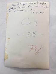 TÜRK HALK MÜZİĞİ SANATÇISI AHMET SEZGİN'İN ORİJİNAL 2'Lİ FOTOĞRAF SETİ - 18 x 12 cm EBADINDA - AHMET SEZGİN OTOMOBİLİYLE KAZA SONUCU ÇARPTIĞI 12 YAŞINDAKİ RAMAZAN KOCA'YI HASTANEDE YALNIZ BIRAKMADI, 7 EYLÜL 1977