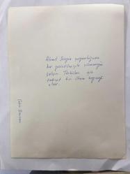 TÜRK HALK MÜZİĞİ SANATÇISI AHMET SEZGİN'İN ORİJİNAL BÜYÜK BOY 2'Lİ FOTOĞRAF SETİ - 24 x 18 cm ve 24 x 16 cm EBADINDA - AHMET SEZGİN GÖLETİN YANINDAKİ KEDİYİ SEVERKEN ve AĞAÇ DALINI TUTUP POZ VERİRKEN ÇEKİLMİŞ NET KALİTEDE 2 FARKLI FOTOĞRAF (ÇETİN ŞENCAN)... ÖZEL ARŞİV