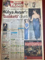 SABAH YILDIZI GAZETESİ DOĞUM GÜNÜ HEDİYESİ - 23 NİSAN 1999 - TAM TAKIM 8 SAYFADIR -Hülya Avşar-Yasemin Özumtulu-Erdoğan Sevgin-Hulusi Tunca-Nigar Akan-Kenan Öner-Bedri Koraman-Tan Oral-Derya Köroğlu-Göksel Arsoy-Belgin Doruk-Filiz Akın-Turkan Şoray-Fatima-Yonca Evcimik-Drew Barrymore-Cemil İpekçi-Demet Şener-Hüseyin Peyda-Hicran Aygün-Safiş-Tuncer-Barış Manço-Müjeyyen Senar-Yonca Evcimik-Gülay Koptagel-Altın Çocuk efsanesi-Çocuk ruhlu modacı-Hülya Avşar’ın balıketi diyeti-Türk simidine ABD’den rakip-Safiş’in nişanı-Yeni çağın performansı Fiat-Yasemin Özumtulu-Süleyman Turan-David Rukel-Ricky Martin-Herşey sizin elinizde-Defter tarihe karışıyor-Küflü yiyeceklerin zararları-Kalbin en iyi dostu soya fasulyesi-Mükemmel görüntü-Farklı bir saat-Kendinizin doktoru olun-Doğum sonrası depresyon-Egzersizden vazgeçmemek için 5 iyi neden-Doğayla gelen güzellik-Rüzgar