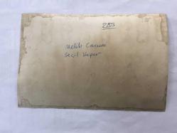 TÜRK SANAT MÜZİĞİ SANATÇISI SEÇİL HEPER'İN ORİJİNAL FOTOĞRAFI - 18 x 12 cm  EBADINDA - SEÇİL HEPER ve KULÜP SAHİBİ OLAN ARKADAŞI MELİH CACUNİ BİR MEKANDA CANLI MÜZİK DİNLERKEN ÇEKİLMİŞ BİR FOTOĞRAF