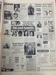 HAFTASONU GAZETESİ DOĞUM GÜNÜ HEDİYESİ - 5 MART 1972 - SAYI: 266 - 6 SAYFADIR -MURAT 124 REKLAMI -Ayşe Abla-Azmi Nihad-Deniz Yülften-İlhan Kubilay-Derin Yavuz-İzzet Altınmeşe-Rana Alagöz-Baki Tamer-Mustafa Sağyaşar-Nihat Göksel-Sayra Ünal-Ümit Sakarya-Ümit Şahaloğlu-İra Fürstenberg-Katherine Hepburn-Charles Bruton-Debbie Reynolds-Marlon Brando-Lana Turner-James Stewart-Jodie Andrews-David Niven-Nihat Uygur-Sadrettin Sıçak-Turgut Atalay-Yılmaz Güney-Belgin Doruk-Mine Mutlu-Cüneyt Arkın-Cemal Kamacı-Piraye Uzun-Orhan Boran-Cavit Baykan-Yaşar Özel-Nejat Uygur-Mesut Ekener-Hayati Hamzaoğlu-Serpil Örümcer-Murat Soydan-Fatoş-Yeni Bir Yaprak-Pazar Neşesi-Rüzgar-Görülmemiş şey-Küpeler saklandı ölümden kurtulamadı-Güzel kalmasını bilenler-Resimli radyo-Çıplaklık hakkında ne düşünüyorlar-Plak şirketi kuruyorlar-Dönüşüm Rusya’da konser verecek-Haftanın şarkısı-Mother of mine-Hayatı perdeye aktarılan Kamacı’yı Cüneyt Arkın canlandıracak-Yanlış bildiğimiz şeyler