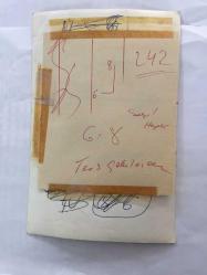 TÜRK SANAT MÜZİĞİ SANATÇISI SEÇİL HEPER'İN ORİJİNAL 2'Lİ FOTOĞRAF SETİ - 18 x 12 cm  EBADINDA - SEÇİL HEPER SAHNEDE KEMANCININ ÖNÜNDE ŞARKI OKURKEN ÇEKİLMİŞ 2 FARKLI KARE