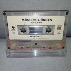 Kaset Müslüm Gürses küskünüm albümü. Orijinal. BAYAR MÜZİK. Kartoneti yok. Dönem Kağıt Baskı. baştan sona dinlendi sorunsuz çalışıyor.
