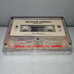 Kaset Müslüm Gürses küskünüm albümü. Orijinal. BAYAR MÜZİK. Kartoneti yok. Dönem Kağıt Baskı. baştan sona dinlendi sorunsuz çalışıyor.