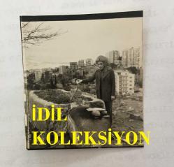TÜRK SANAT MÜZİĞİ SANATÇISI SEÇİL HEPER'İN ORİJİNAL MİNİ BOY 4'LÜ FOTOĞRAF SETİ - 6 x 5 cm  EBADINDA - SEÇİL HEPER KABİR ZİYARETİNDE DUA OKURKEN ÇEKİLMİŞ 4 FARKLI KARE