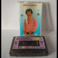Kaset Müslüm Gürses, Dünden Bugüne Anılarımla albümü. Orijinal. 1987 dönem kağıt baskı. Sorunsuz çalışıyor. Koleksiyonluk