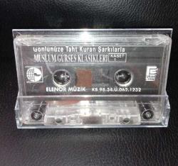Kaset Müslüm Gürses klasikleri gönlünüze taht kuran şarkılarla 1. kaset. Orijinal. Kartonet yok. baştan sona dinlendi. sorunsuz çalışıyor.