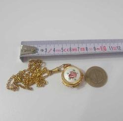 Retro Altın Kaplama Çift Taraflı Guilloche Mineli 4 Resimlik Locket Kolye