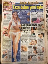 ŞOK GAZETESİ DOĞUM GÜNÜ HEDİYESİ - 4 TEMMUZ 2007 - TAM TAKIM 12 SAYFADIR -Hüseyin Avuç-Tuba Büyüküstün-Bülent Ecevit-Kemal Unakıtan-Tufan Ufan-Noemie Lenoir-Claude Makelele-Carys Copestake-Jamelah Asmar-Emel Sayın-Süreyya Yalçın-Ali Atıf Bir-Gülben Ergen-Demet Akalın-Tuğba Altıntop-Doğa Bekleriz-Tuğba Özay-Tuğçe Kazaz-Çağla Şikel-Murat Dalkılıç-Nebahat Hanım-Murat Karakoç-Kenan Doğulu-Hülya Avşar-Kıvanç Tatlıtuğ-Kemal Sunal-Bülent Ecevit-Tayyip Erdoğan-Deniz Baykal Tuba’dan sevgilerle-Tam sopalık-CHP’nin kozu Bülent Ecevit-Hayret Kemal Unakıtan asgari ücreteyle acıldı-Sıcak mutfağı vurdu-23’lük taze dul yeniden aşık-Sosyete havlu attı-Satılık bekaret-Eşine kendini affettirmek için Beşiktaşlı olacak-Zenci futbolcu dansöz oynattı-Tanga hırsızı yakalandı-Açıklıkava mescidi-Almanların Türk düğünü heyecanı-Taze dulun yeni aşkı-Kapılmış gidiyor Doğa’nın rüzgarına-Tuğba İtalya’da evlenecek-Haydi hep beraber gidelim-Güzide şova başlıyor-Oğlumu o azgın kıza yedirmem-Kıskanç sevgilisi odaya kapa
