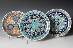 Elhamra Çini Kütahya imalat damgalı bitkisel dekorlu seramik 3 adet duvar tabağı