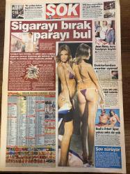 ŞOK GAZETESİ DOĞUM GÜNÜ HEDİYESİ - 2 EKİM 2004 - TAM TAKIM 12 SAYFADIR -Recep Tayyip Erdoğan-İbrahim Tatlıses-Pamela Anderson-Jean Reno-Rod Stewart-İlyas Gökbaş-Necati Ates-Turgut Vidinli-Volkan Ballı-Alex De Souza-Demirören-Nuri Alço-Duygu Ulaş-Ata Aksu-Taner Kargılı-Gönül Aydınlıoğlu-Hulusi Tunca-Can Yücel-Demet Akalın-İbrahim Tatlıses-Gülşah-Ender Alkoçlar-Aslışah Alkoçlar-Nilay Dorsa-Sennur Birsen Anne-baba vahşeti-Alevi gençliğe kilise çengeli-Tayyip İbo’nun boynunu büktü-Diyanet ezan sesi rahatsız etmemeli-9 bin sözleşmeli alınacak-Sigarayı bırak parayı bul-Reina’da tavşan avı-12. adam göreve-Bugün af günü-Beşiktaş kıskandırdı-Gelin kavga çıkardı-Kan ve dehşet fırtınası-Sigaradan kurtulmak isteyene devlet desteği-Kasalar tamtakır çıktı-İthal giysilerde kanser alarmı Fırçalı Mesut-Yorum Ekrem