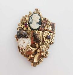 Retro Scripture Wear Kolaj Çalışmalı Cameo Detaylı Broş İğne