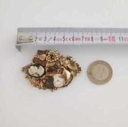 Retro Scripture Wear Kolaj Çalışmalı Cameo Detaylı Broş İğne