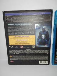 Blu-ray Batman Kara şövalye Bluray. Batman the dark knight. iki diskli özel versiyon. Orijinal TİGLON, Türkçe dublaj ve altyazı seçenekli. 2 Disk. Diskler 10 üzerinden 9.9 Temiz. Karton ceketli. Koleksiyonluk