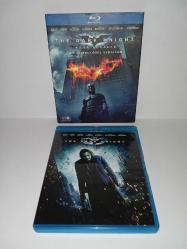 Blu-ray Batman Kara şövalye Bluray. Batman the dark knight. iki diskli özel versiyon. Orijinal TİGLON, Türkçe dublaj ve altyazı seçenekli. 2 Disk. Diskler 10 üzerinden 9.9 Temiz. Karton ceketli. Koleksiyonluk